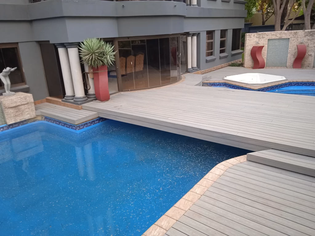 Custom Swimming pool decking