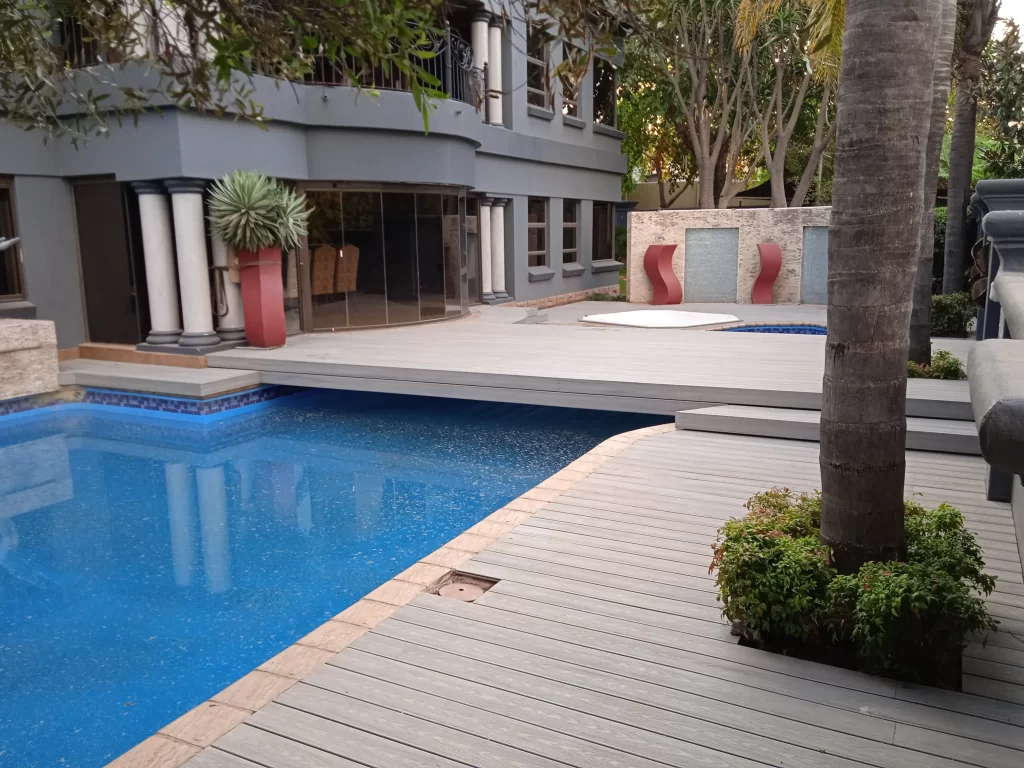 Custom Swimming pool decking
