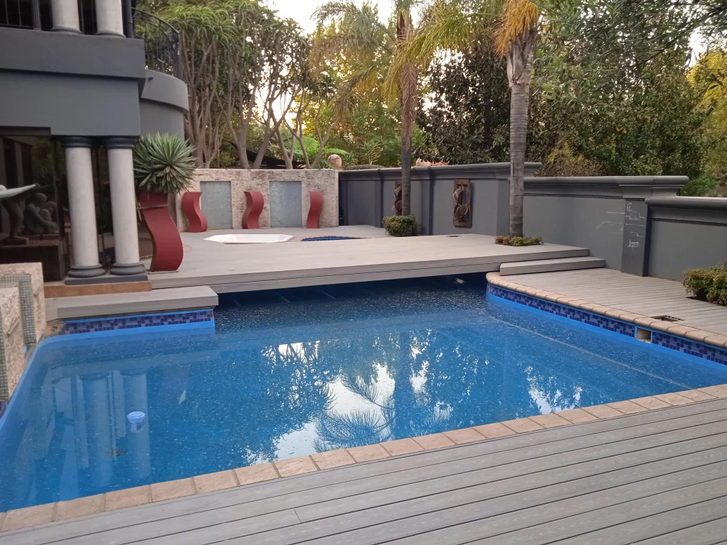 Custom Swimming pool decking