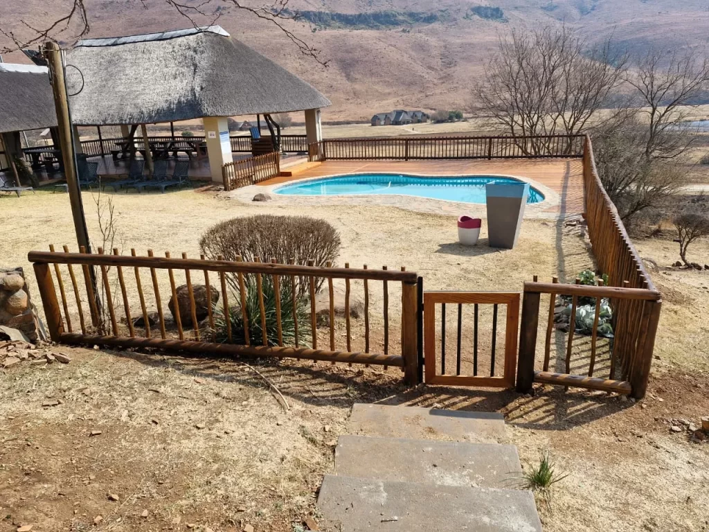 Lapa project, with a picket fence and pool